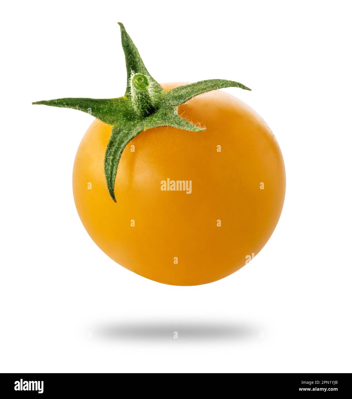Tomates cerises jaunes isolées sur blanc avec un chemin d'écrêtage inclus Banque D'Images