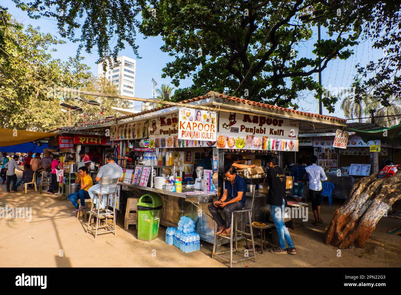 Stands de nourriture et de boissons, Chowpatty Beach, Mumbai, Inde Banque D'Images