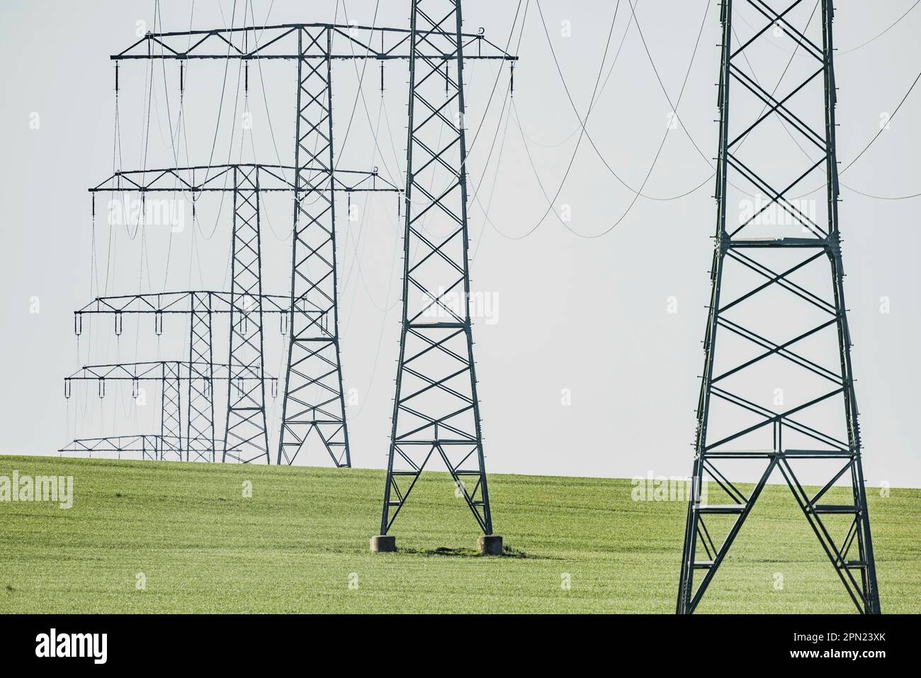 Schoenau Berzdorf, Allemagne. 12th avril 2023. Poteaux électriques, photographiés à Schoenau-Berzdorf, 12 avril 2023. Credit: dpa/Alay Live News Banque D'Images