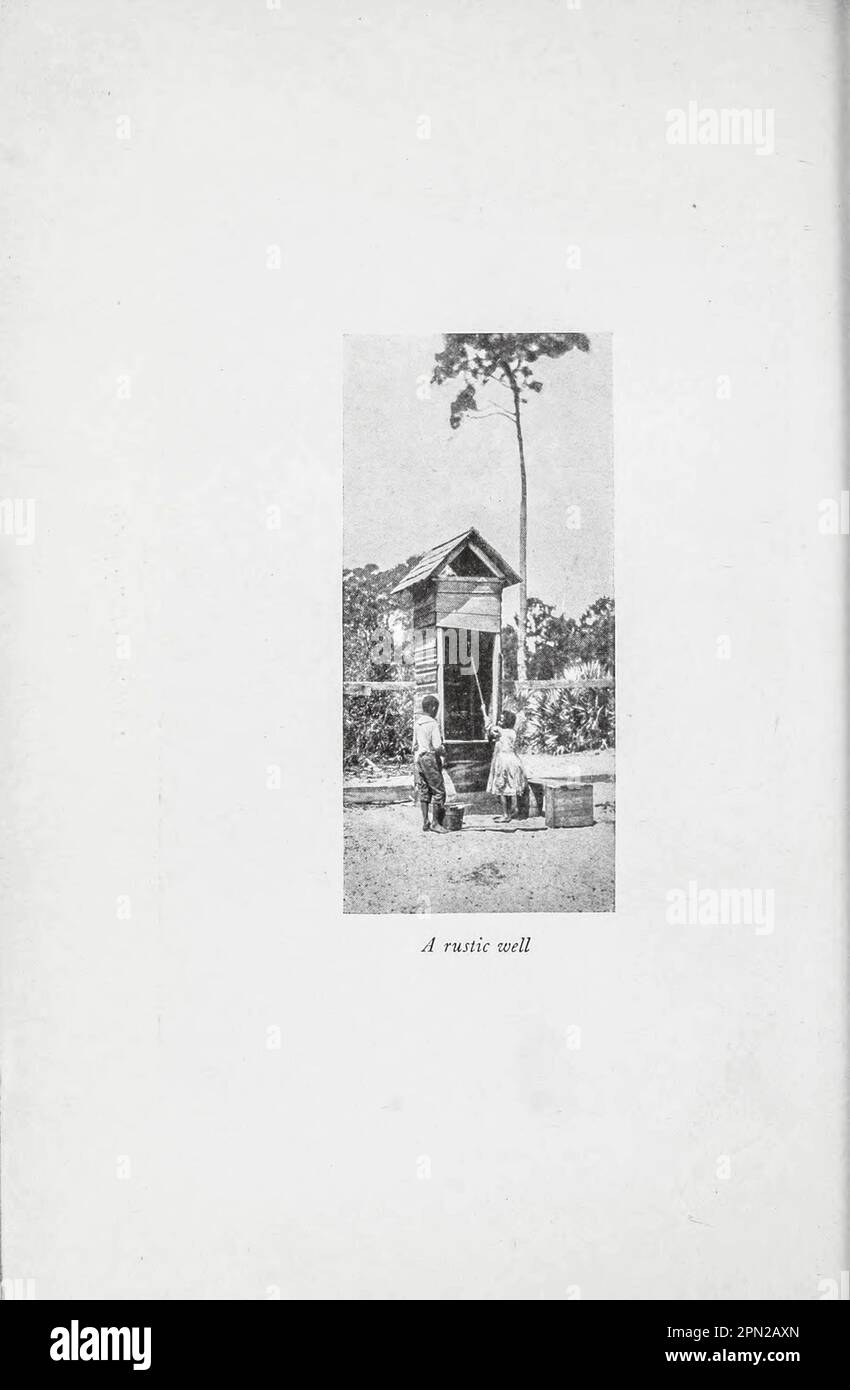 Un puits rustique du livre ' Highways and byways of Florida; Human interest information for Travelers in Florida ' by Clifton Johnson, 1865-1940 Date de publication 1918 Éditeur New York, The Macmillan Company; Banque D'Images