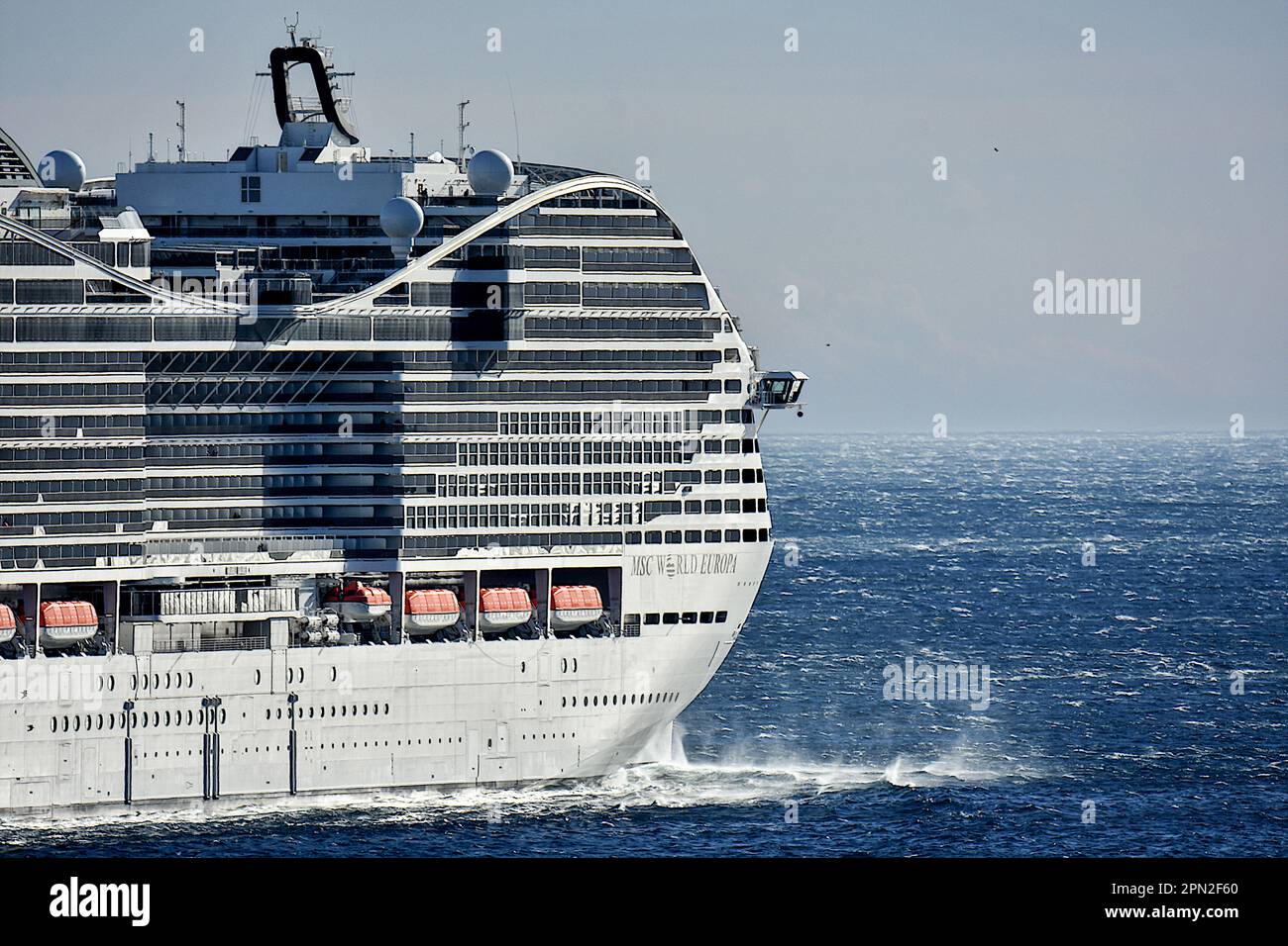 Marseille, France. 15th avril 2023. Le paquebot MSC World Europa quitte le port méditerranéen français de Marseille. (Photo de Gerard Bottino/SOPA Images/Sipa USA) crédit: SIPA USA/Alay Live News Banque D'Images