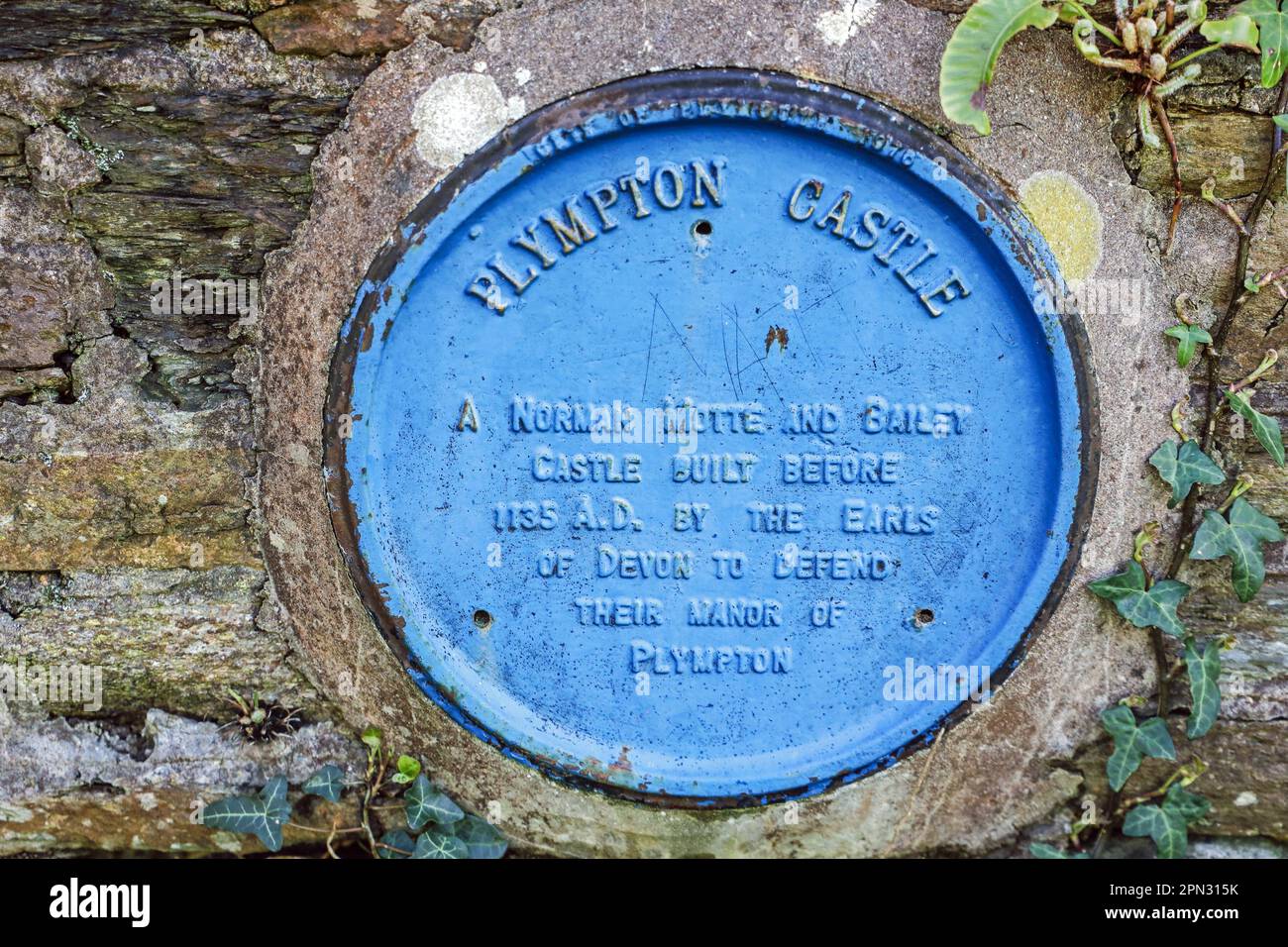 Une plaque bleue pour le château de Plympton à Pympton St Maurice, Plymouth, Devon Banque D'Images