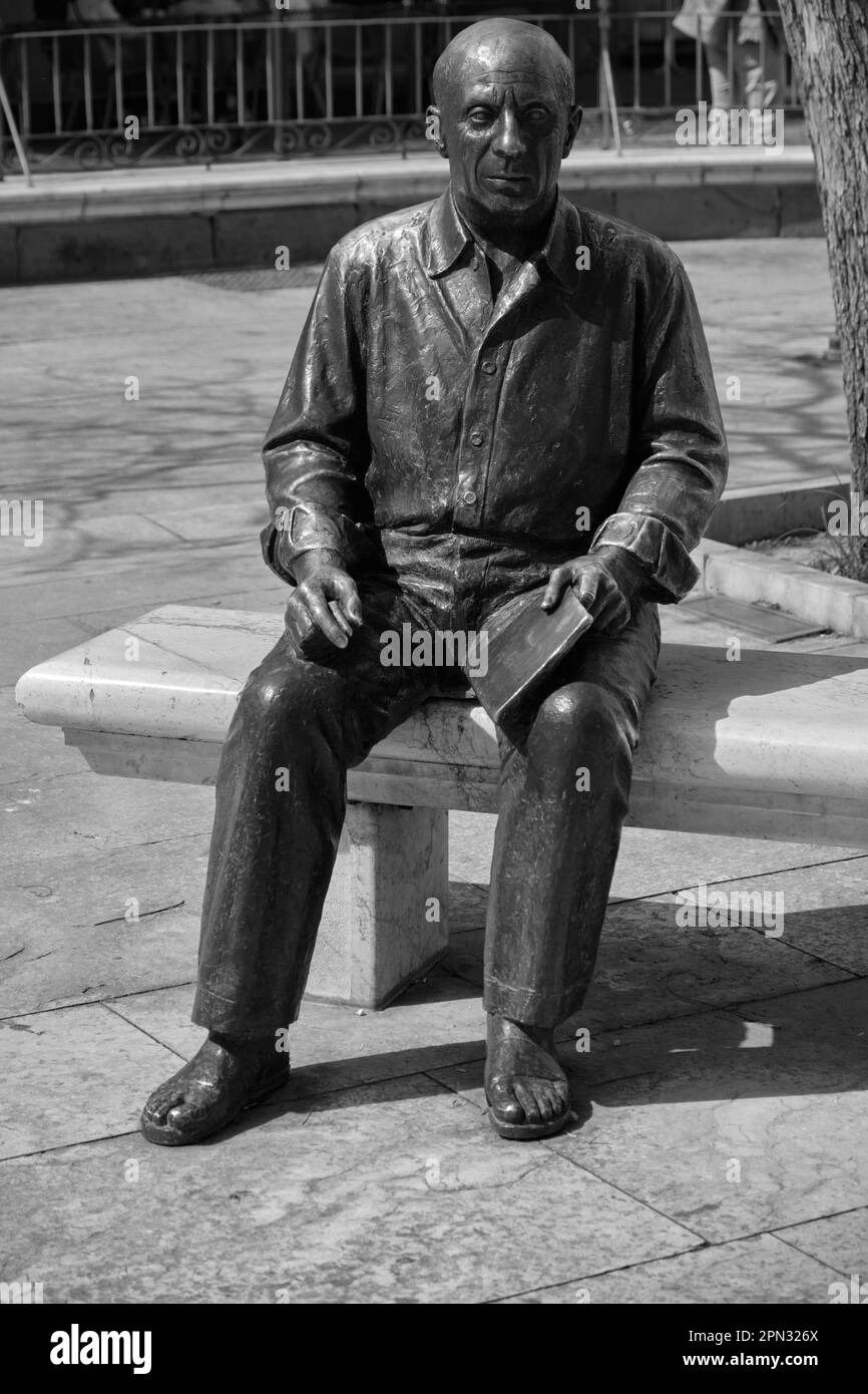 Statue de Pablo Picasso par le sculpteur Francisco Lopez Hernandez, Plaza de la Merced, Malaga, Espagne. Banque D'Images