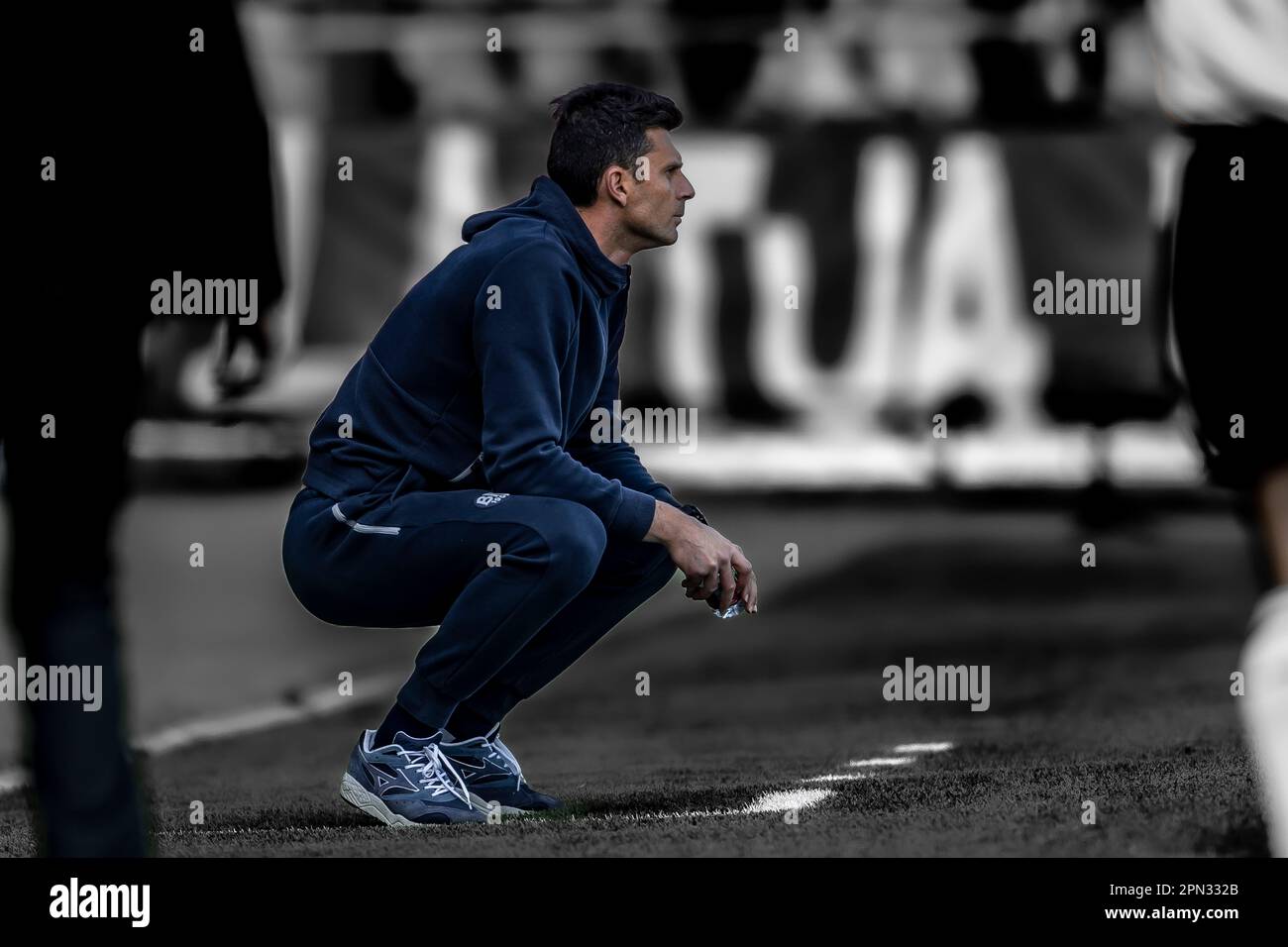 Thiago Motta Coach (Bologne) pendant le match italien 'erie A' entre  Bologne 1-1 Milan au stade Renato Dall Ara sur 15 avril 2023 à Bologne,  Italie. Credit: Maurizio Borsari/AFLO/Alay Live News Photo