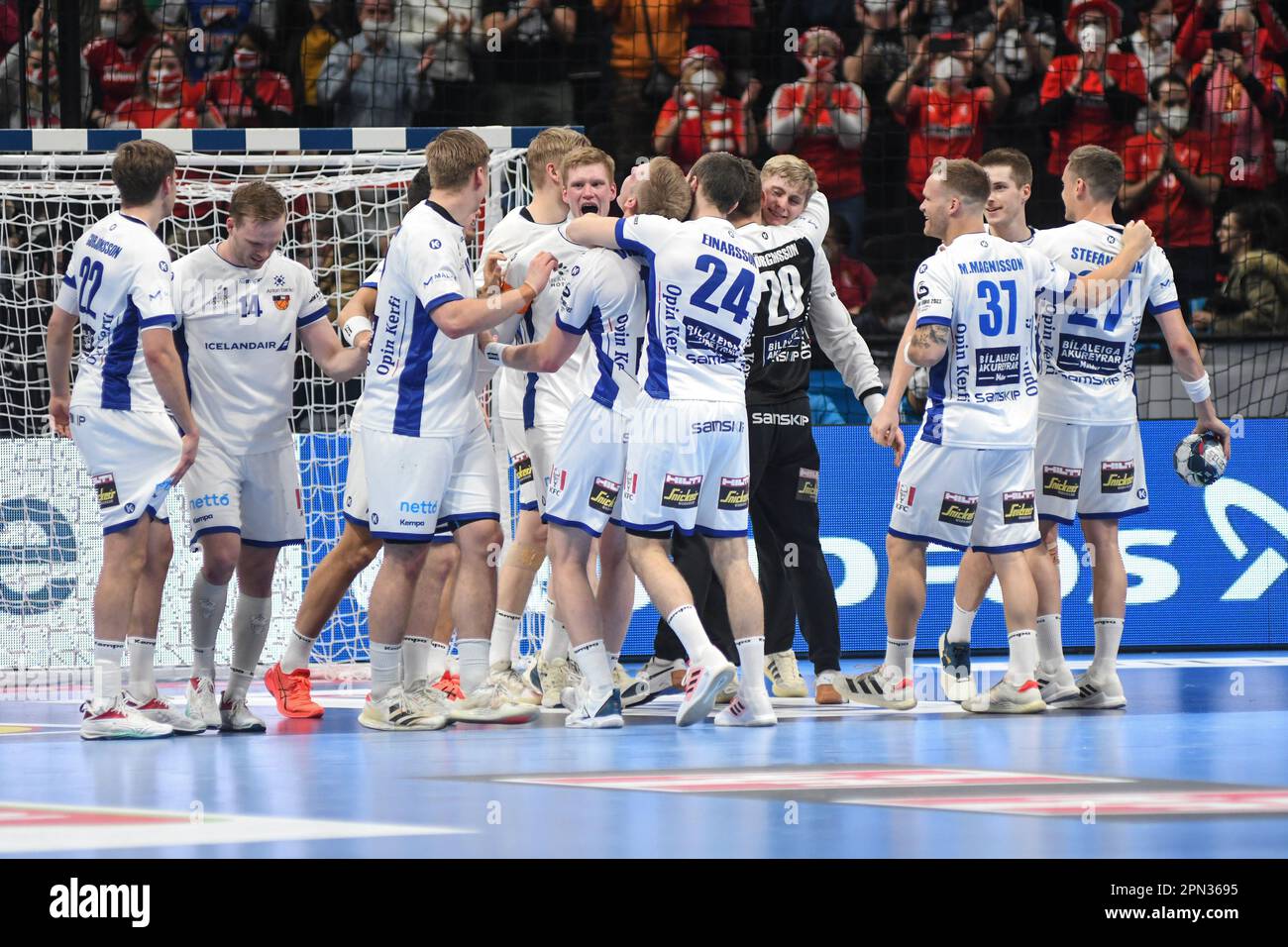 L'équipe nationale d'Islande célèbre la victoire contre la France. EHF Euro 2022. Tour principal Banque D'Images