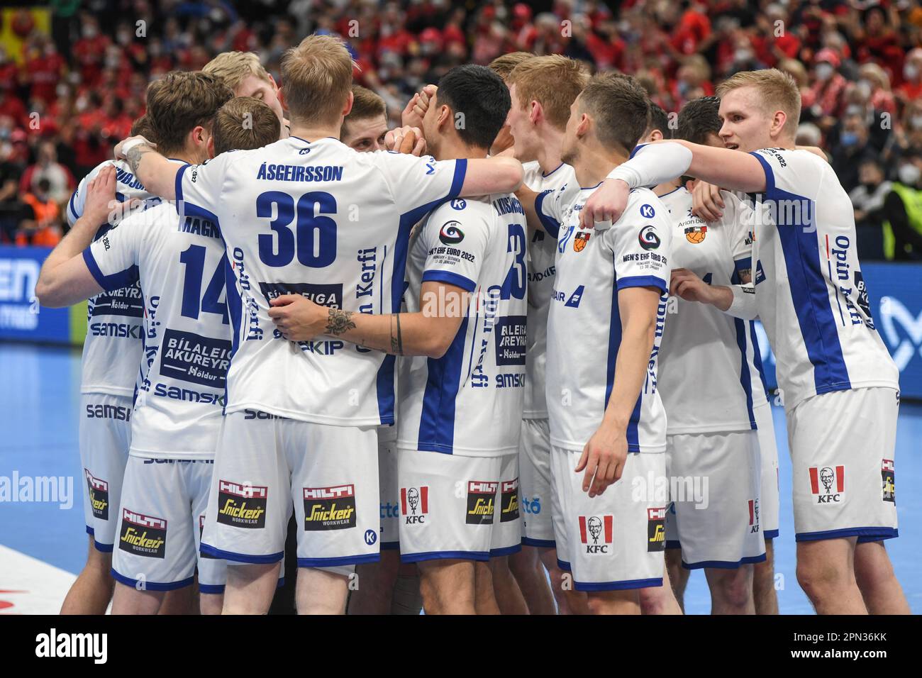 L'équipe nationale d'Islande célèbre la victoire contre la France. EHF Euro 2022. Tour principal Banque D'Images