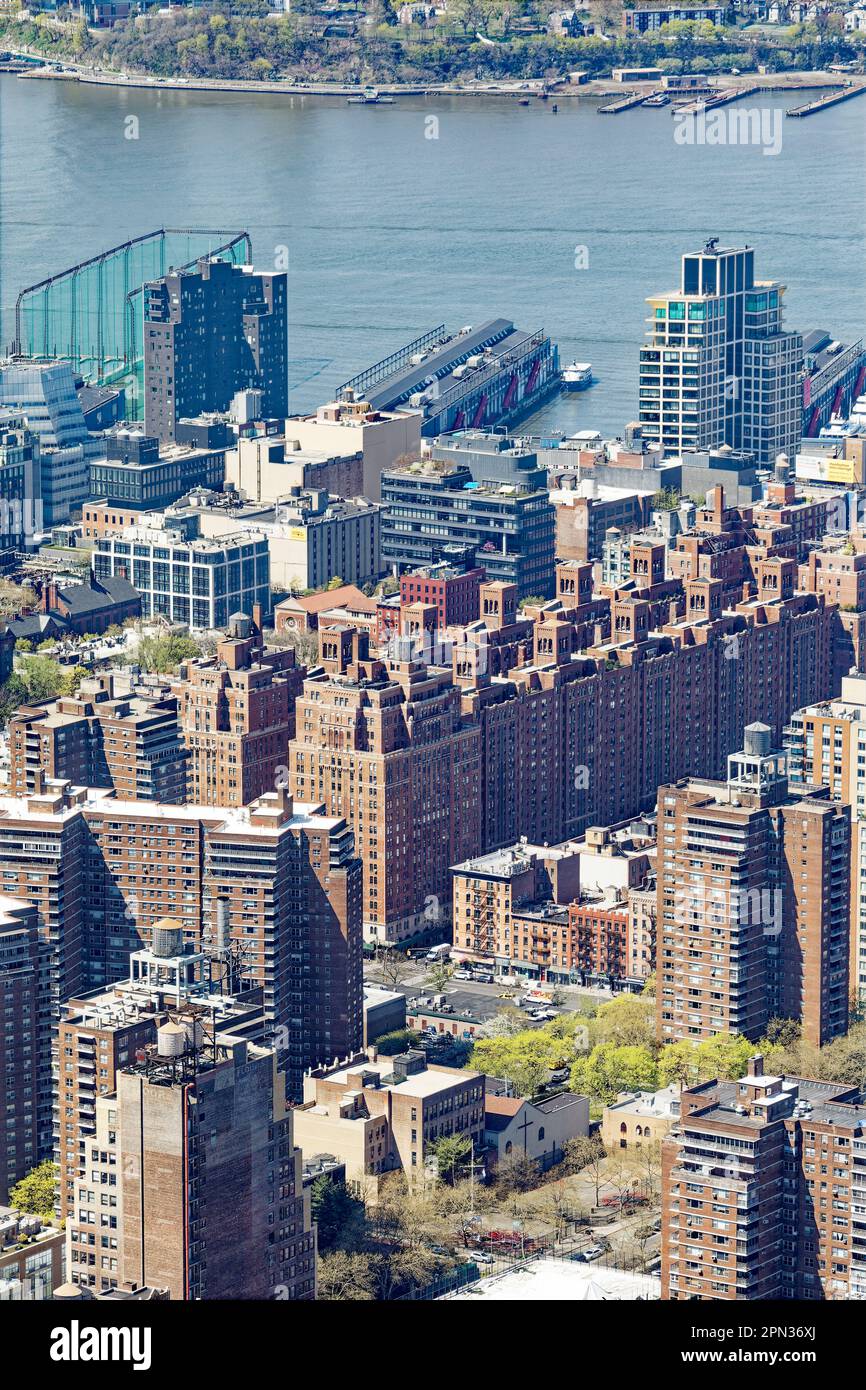 London Terrace, un complexe d'appartements de 14 bâtiments situé dans la section Chelsea de New York. Les London Terrace Towers sont coopératives; les jardins London Terrace Gardens sont en location au milieu de l'immeuble. Banque D'Images