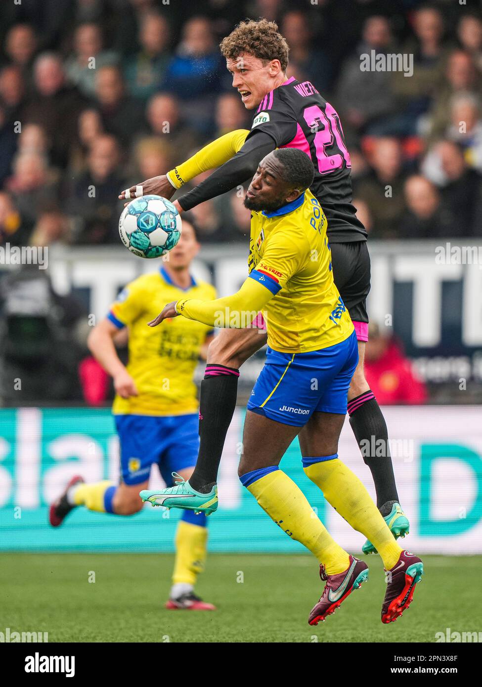 Leeuwarden - Alex Bangura de SC Cambuur, Mats Wieffer de Feyenoord ...