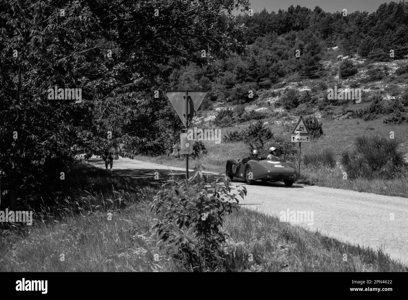 URBINO, ITALIE - 16 juin - 2022 : ROVELLI FIAT 1100 TESTADORO COUPE CASTAGNA 1947 sur une vieille voiture de course en rallye mille Miglia 2022 le célèbre HIS italien Banque D'Images