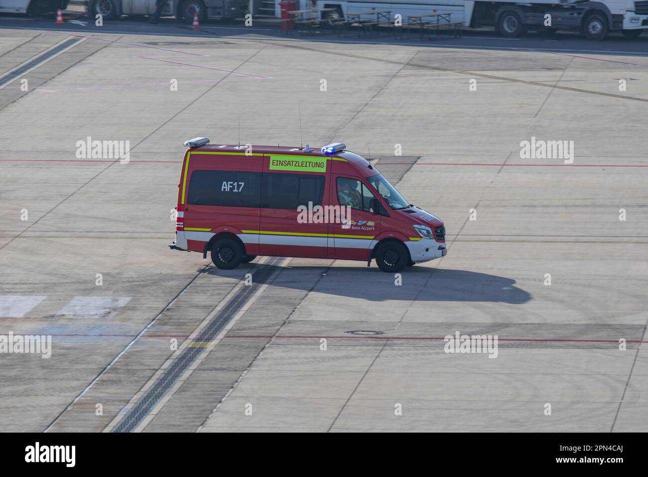 Einsatzleitfahrzeug BEI der Notfallübung der Werkfeuerwehr, der Feuerwehr Köln und den Hilfsorganizationen am Flughafen Köln/Bonn. Im Rahmen der Übung Banque D'Images