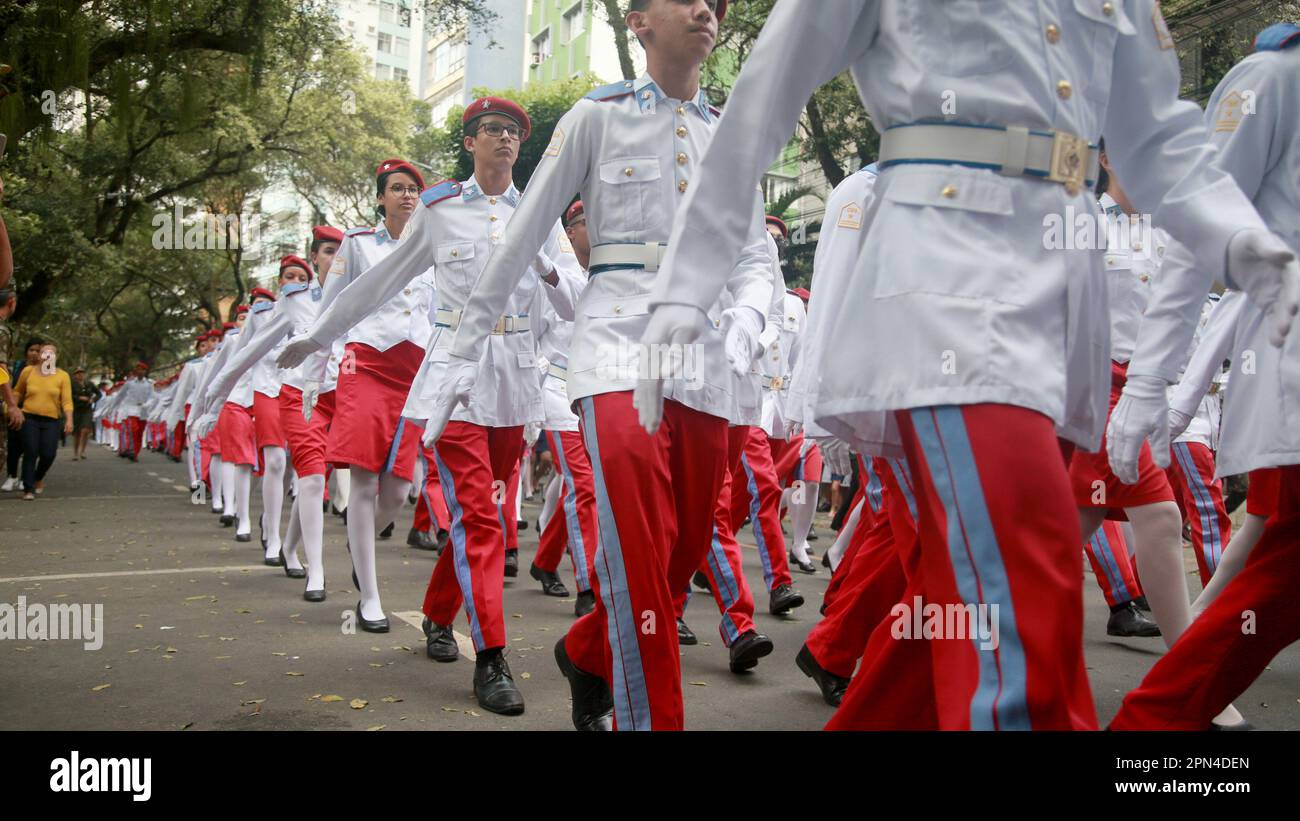 salvador, bahia, brésil - 7 septembre 2022 : le personnel militaire de la Marine brésilienne participe au défilé militaire commémorant l'indépendance Banque D'Images