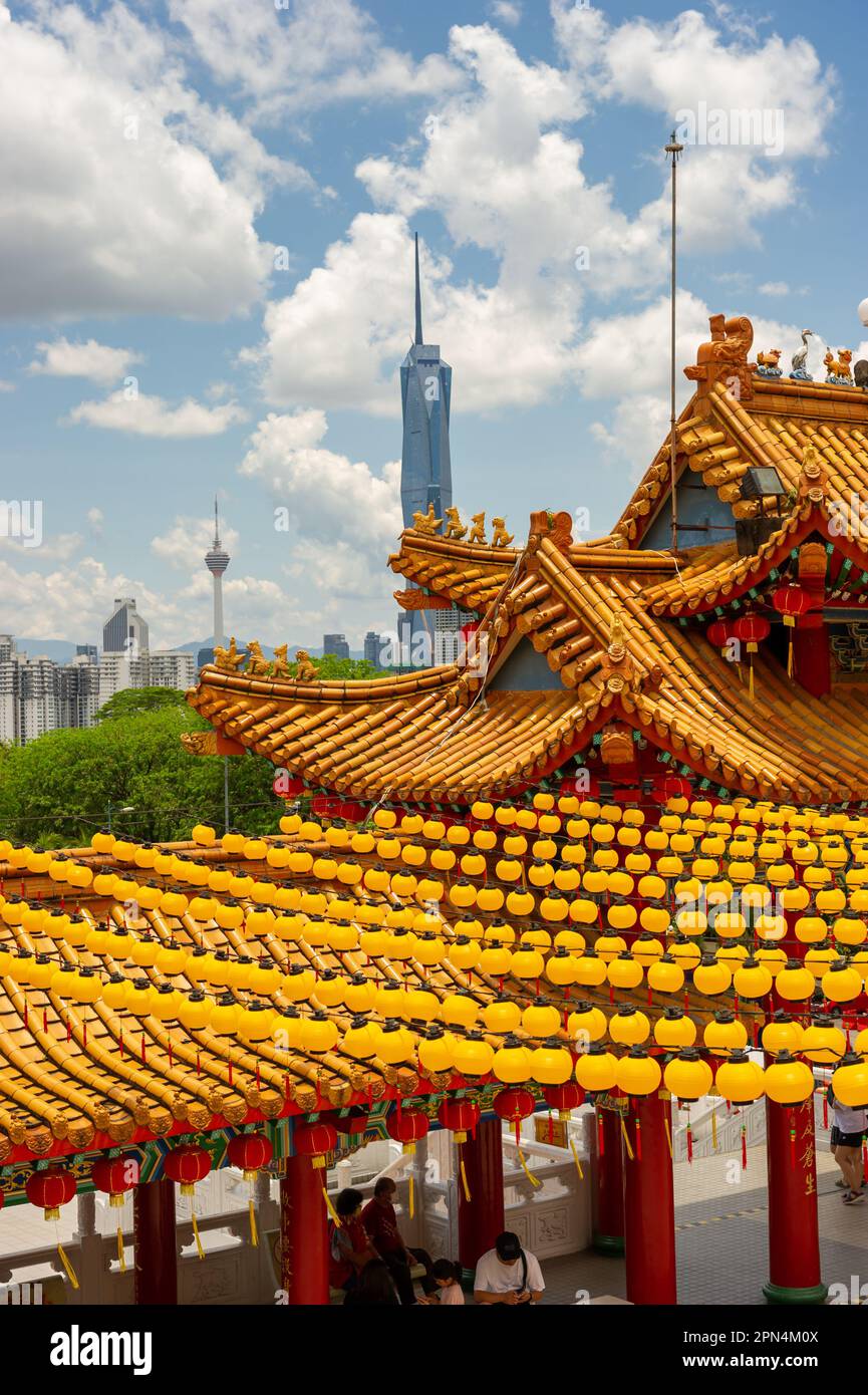 La ligne d'horizon de Kuala Lumpur prise du Temple chinois Thean Hou par une journée ensoleillée, Kuala Lumpur, Malaisie Banque D'Images