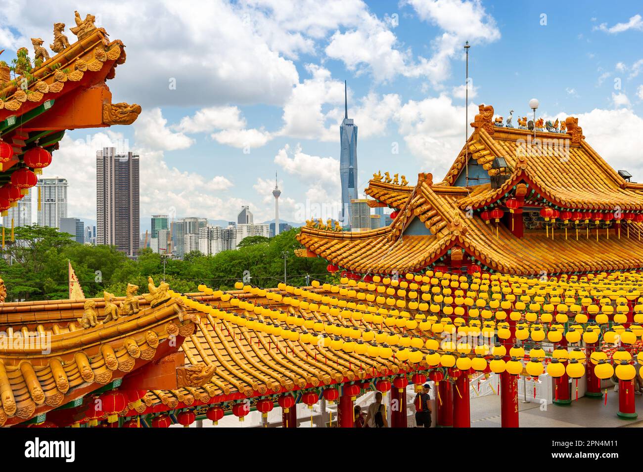 La ligne d'horizon de Kuala Lumpur prise du Temple chinois Thean Hou par une journée ensoleillée, Kuala Lumpur, Malaisie Banque D'Images