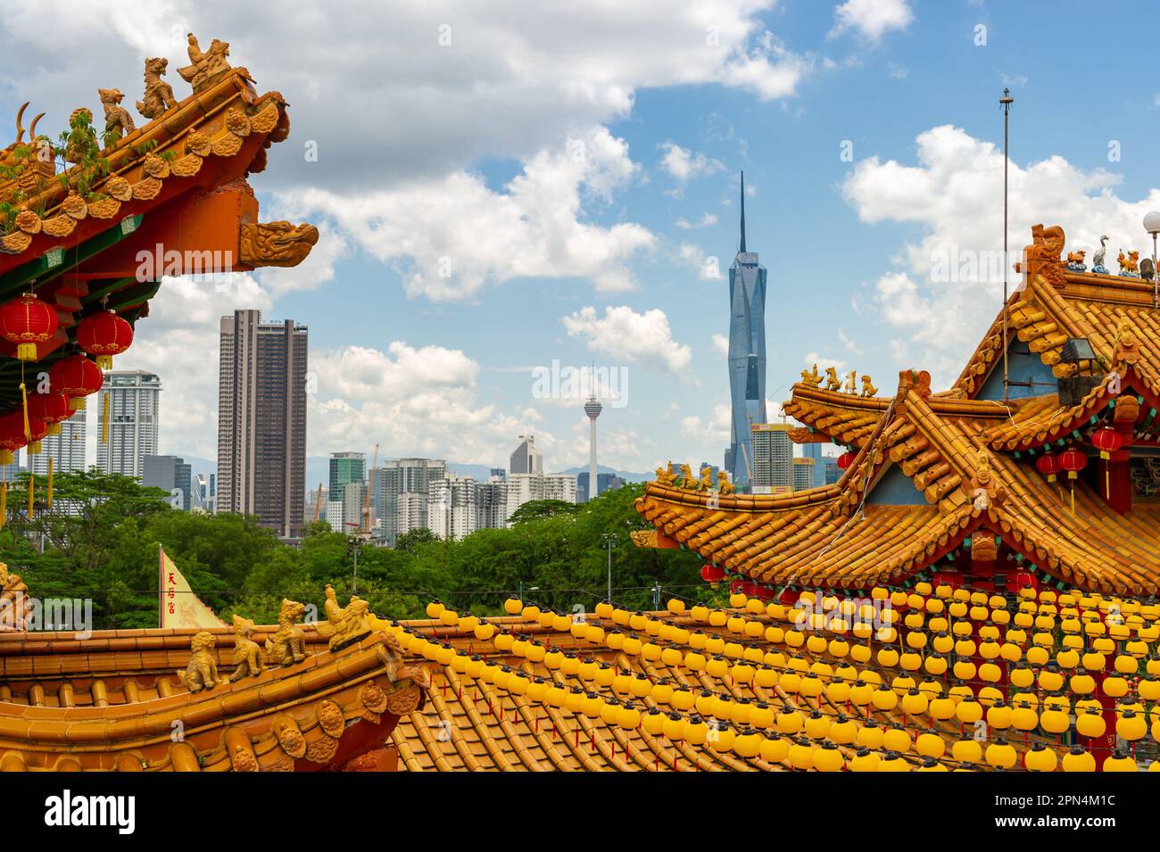 La ligne d'horizon de Kuala Lumpur prise du Temple chinois Thean Hou par une journée ensoleillée, Kuala Lumpur, Malaisie Banque D'Images