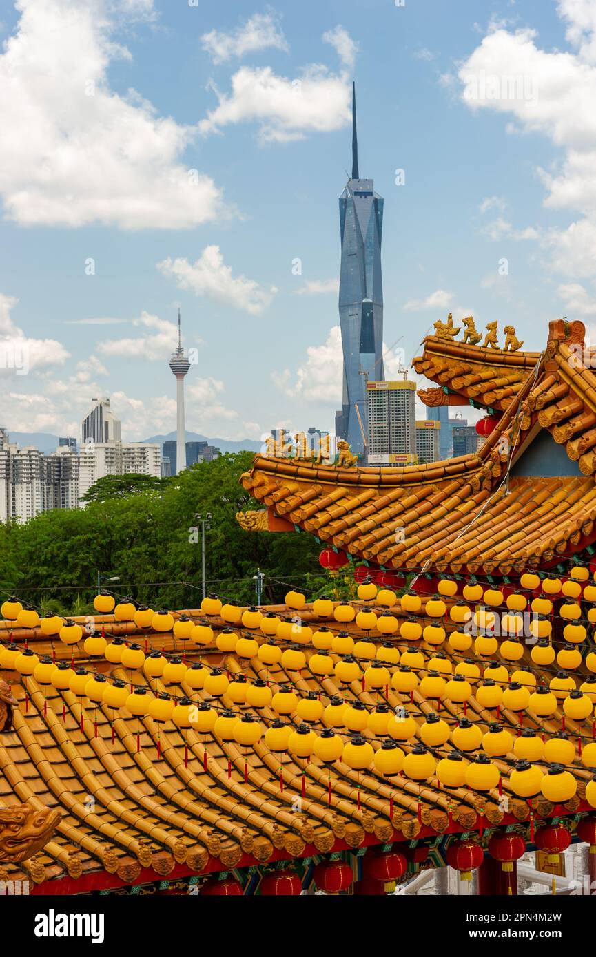 La ligne d'horizon de Kuala Lumpur prise du Temple chinois Thean Hou par une journée ensoleillée, Kuala Lumpur, Malaisie Banque D'Images
