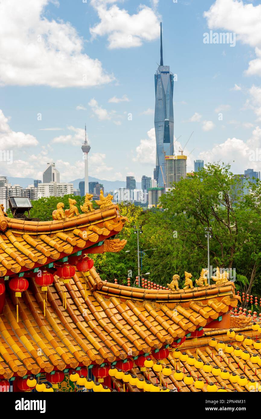 La ligne d'horizon de Kuala Lumpur prise du Temple chinois Thean Hou par une journée ensoleillée, Kuala Lumpur, Malaisie Banque D'Images