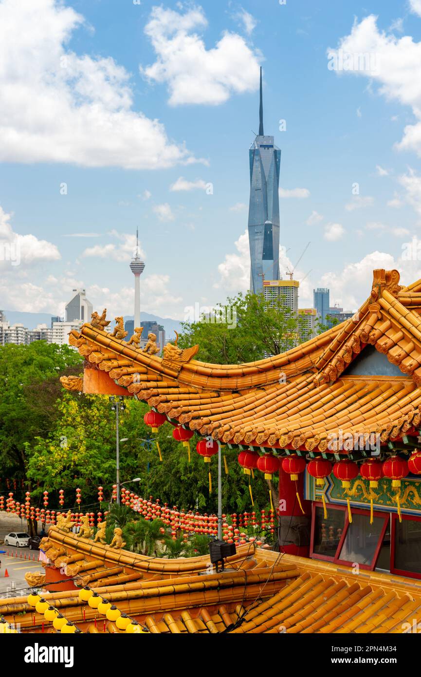 La ligne d'horizon de Kuala Lumpur prise du Temple chinois Thean Hou par une journée ensoleillée, Kuala Lumpur, Malaisie Banque D'Images