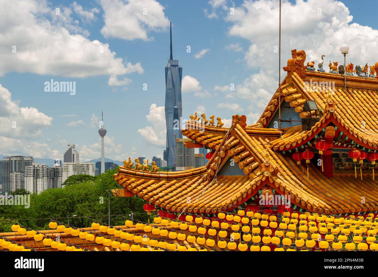 La ligne d'horizon de Kuala Lumpur prise du Temple chinois Thean Hou par une journée ensoleillée, Kuala Lumpur, Malaisie Banque D'Images