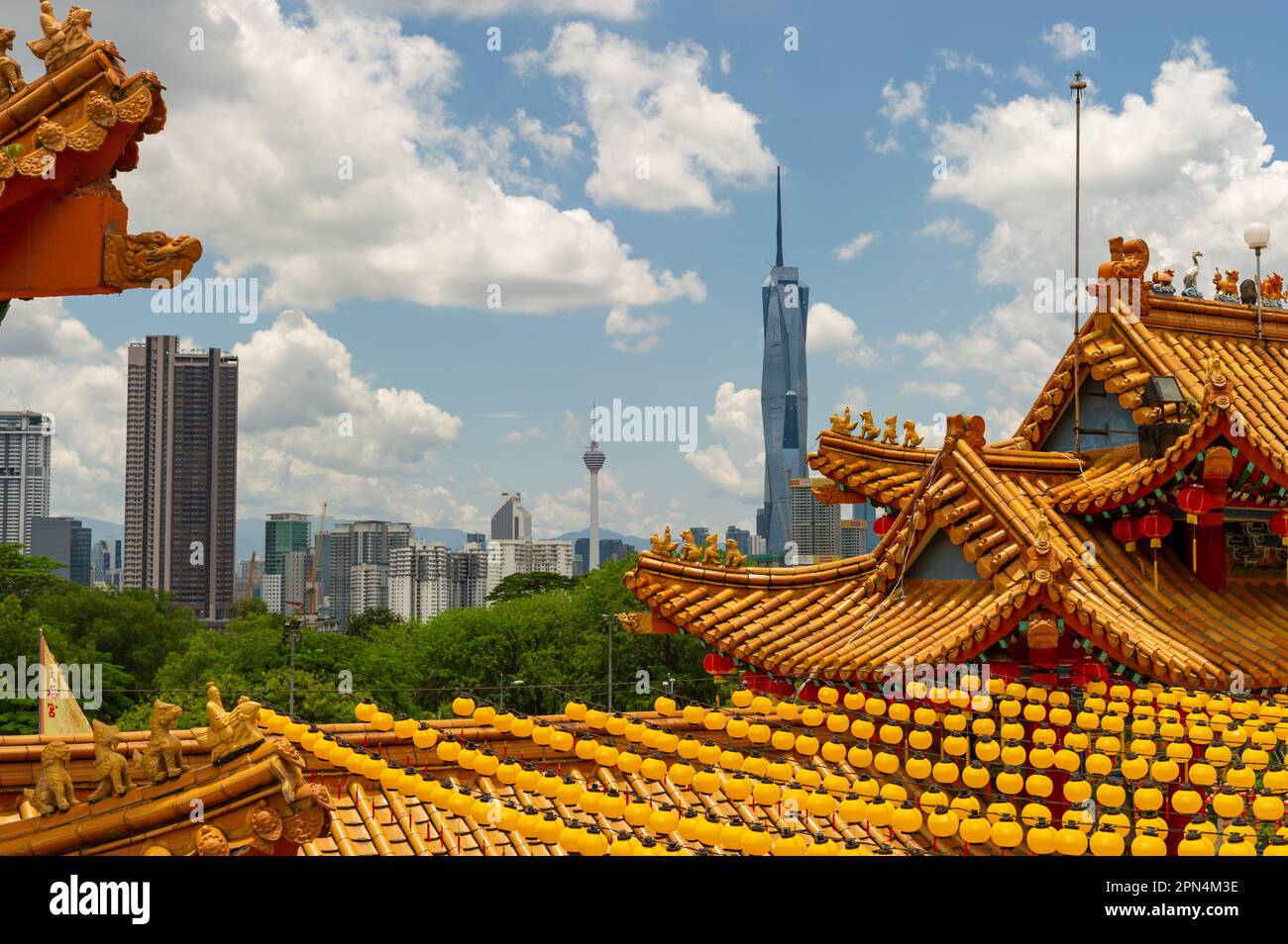 La ligne d'horizon de Kuala Lumpur prise du Temple chinois Thean Hou par une journée ensoleillée, Kuala Lumpur, Malaisie Banque D'Images