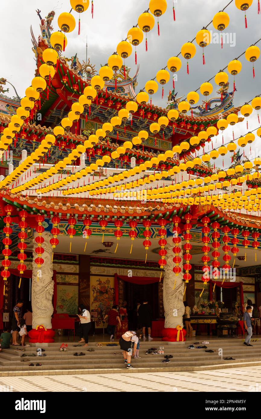 La salle de prière au temple chinois Thean Hou, Kuala Lumpur, Malaisie Banque D'Images