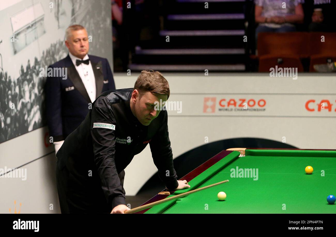 Sheffield, Royaume-Uni. 16th avril 2023; The Crucible, Sheffield, Angleterre: 2023 Cazoo World Snooker Championship, jour 2; Ricky Walden in action versus Luca Brecel Credit: Action plus Sports Images/Alay Live News Banque D'Images