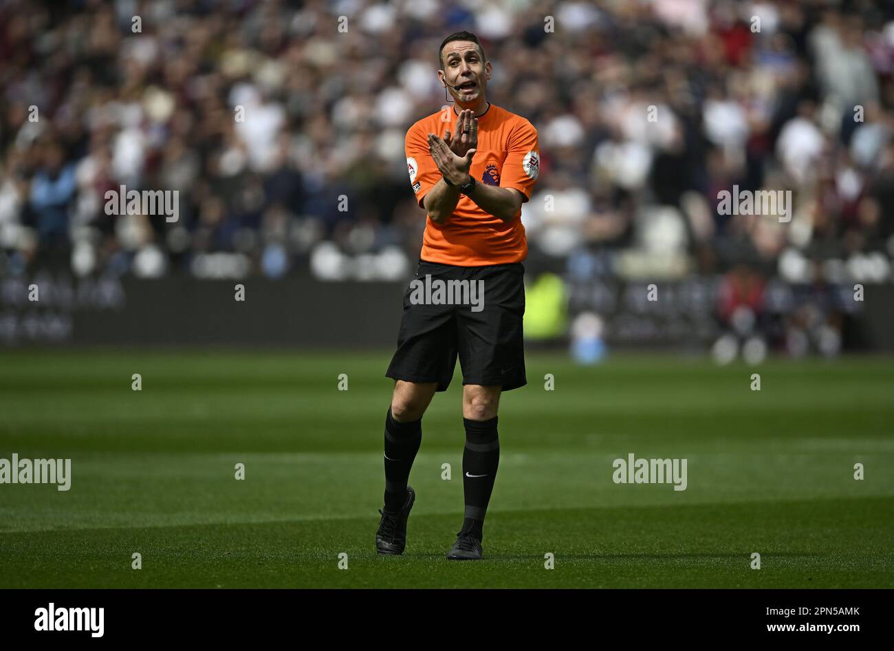 Londres, Royaume-Uni. 16th avril 2023. David Coote (arbitre) lors du match de West Ham contre Arsenal Premier League au London Stadium Stratford. Crédit : MARTIN DALTON/Alay Live News Banque D'Images