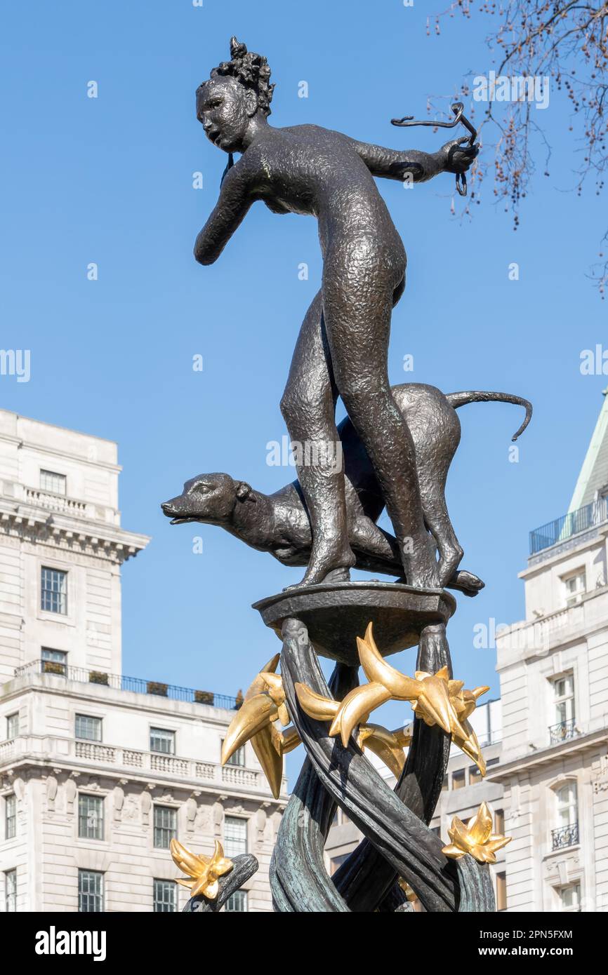 Statue de bronze de la déesse Diana (EJ Clack 1952) à Green Park Londres Banque D'Images