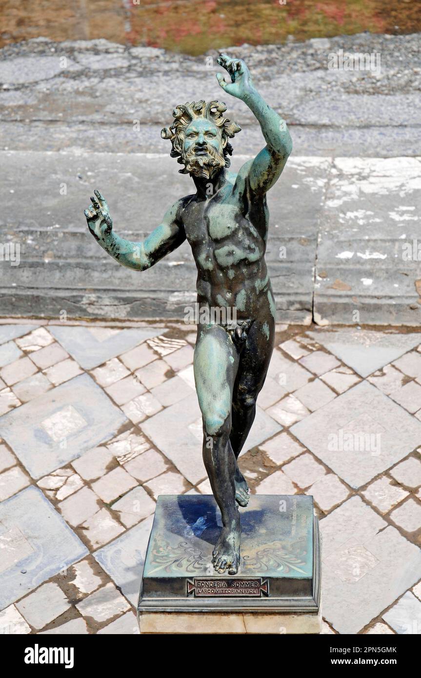 Faun dansant, sculpture, Casa del Fauno, Maison du Faun, site archéologique, Pompéi, Naples, Campanie, Italie Banque D'Images