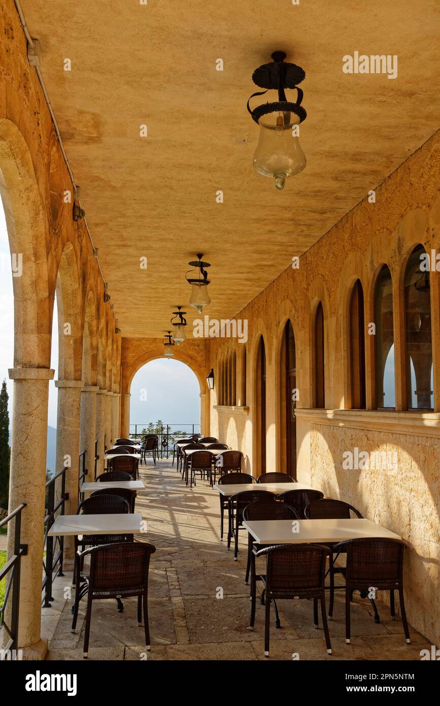 Terrasse du café au monastère de Santuari de Cura, Puig de Randa, Randa, Majorque, Iles Baléares, Santuari de Nostra Senyora de Cura, Espagne Banque D'Images