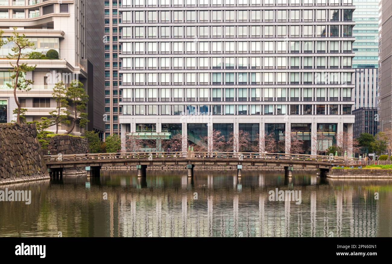 Tokyo, Japon - 21 mars 2023: Quartier commercial de Marunouchi avec façade de luxe de l'hôtel Palace à Tokyo, Japon Banque D'Images