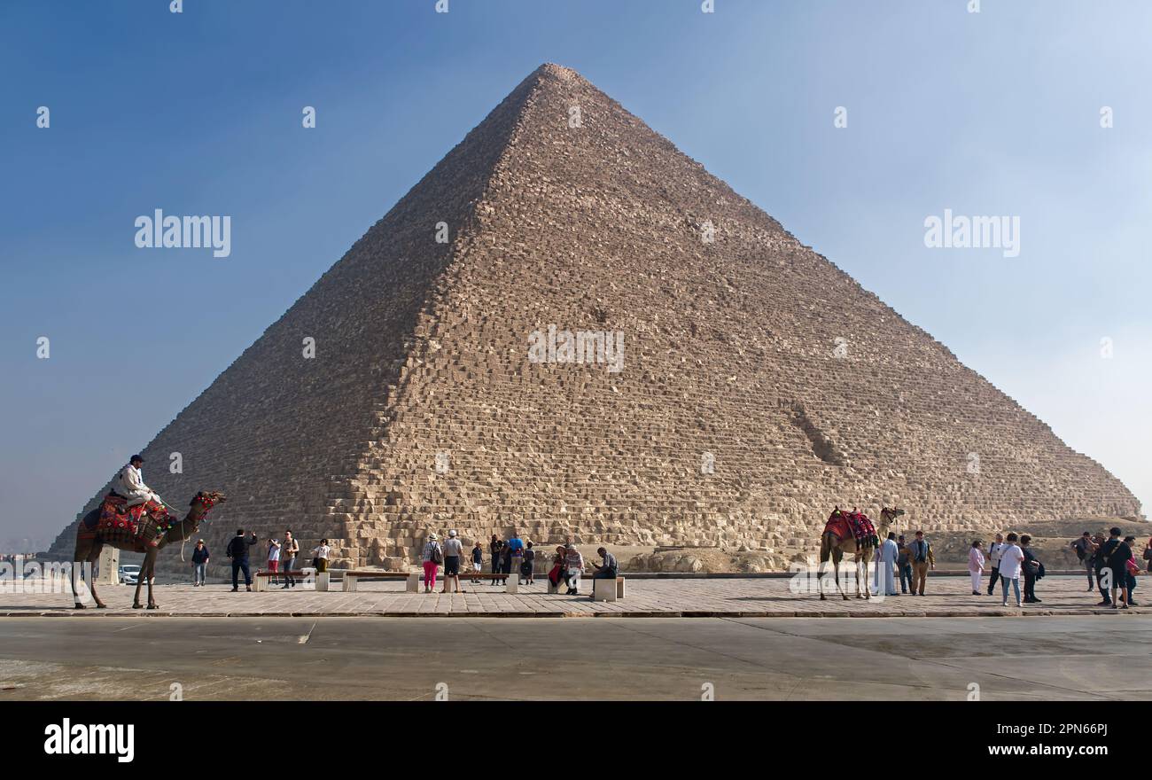 La grande pyramide de Khufu (Cheops) dans le plateau de Gizeh. Pyramides historiques d'Égypte. Banque D'Images