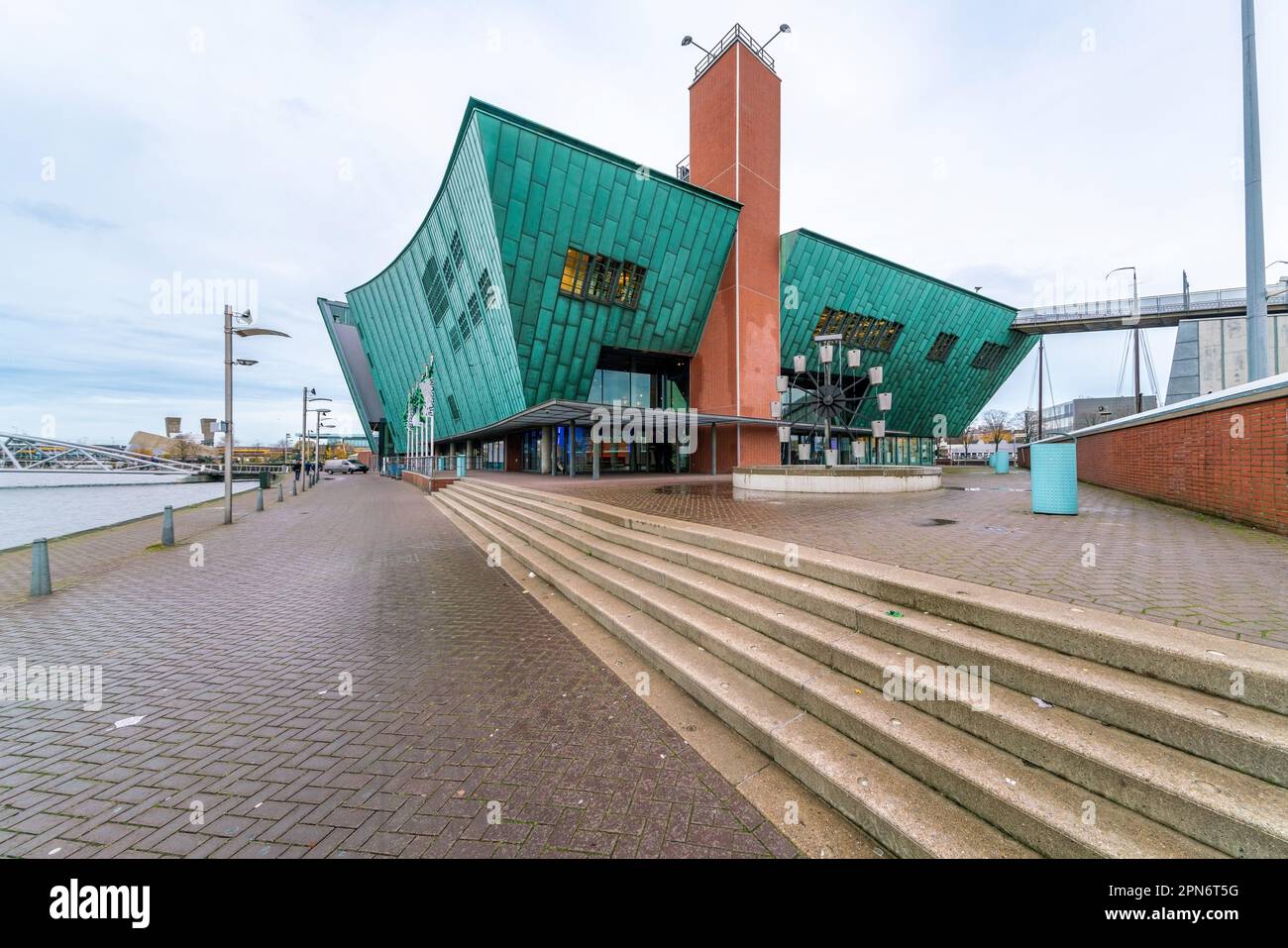 Bâtiment du musée des sciences Nemo à Amsterdam Banque D'Images