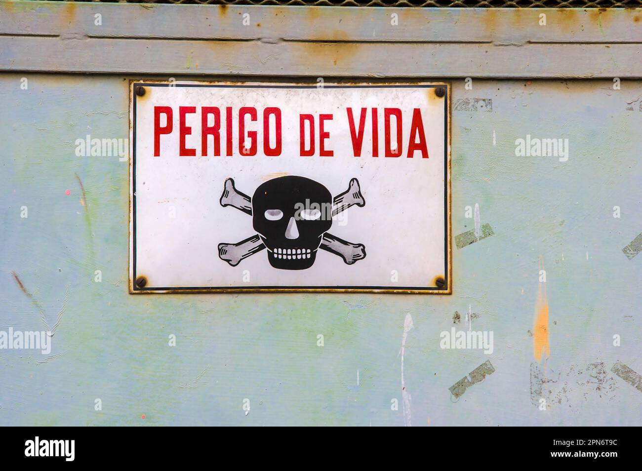 Signes de danger dans les environnements industriels Banque D'Images