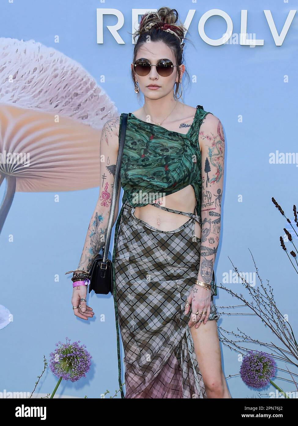 THERMAL, COACHELLA VALLEY, RIVERSIDE COUNTY, CALIFORNIE, États-Unis - AVRIL 15 : Paris Jackson arrive au FESTIVAL REVOLUTION 2023 célébrant le 20th anniversaire de REVOLUTION en partenariat avec le groupe h.Wood sur 15 avril 2023 à Thermal, Coachella Valley, Riverside County, Californie, États-Unis. (Photo par image Press Agency) Banque D'Images