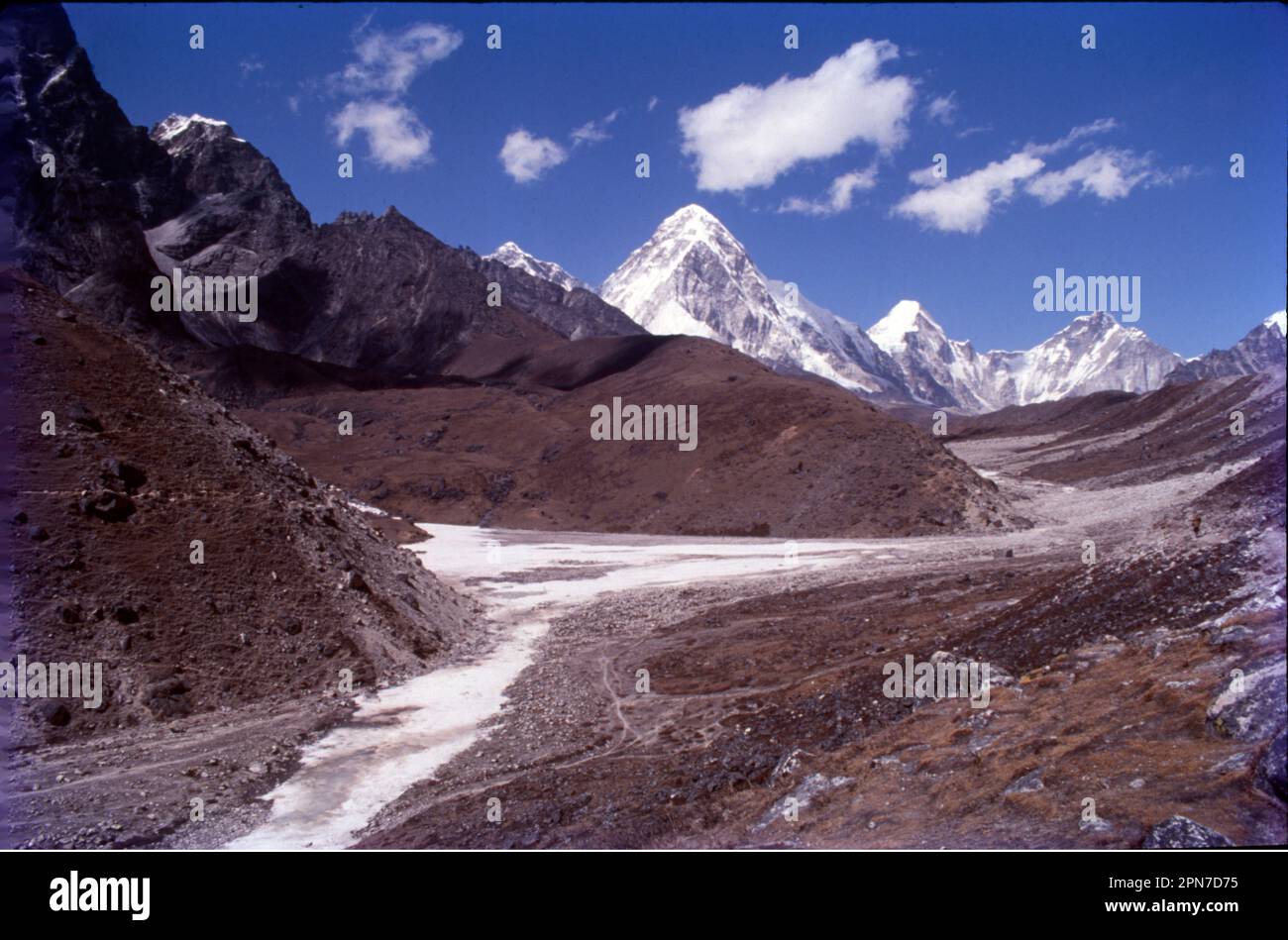 Mount everest is the earths highest mountain Banque de photographies et
