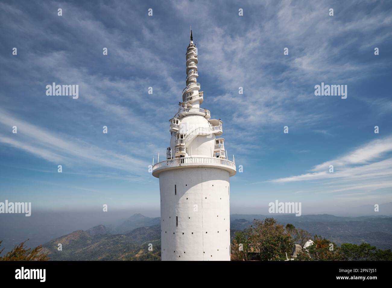 Tour Ambuluwawa dans les hauts plateaux du centre du Sri Lanka. L'architecture de la tour combine les influences de quatre religions (bouddhisme, hindouisme, christianisme et Banque D'Images