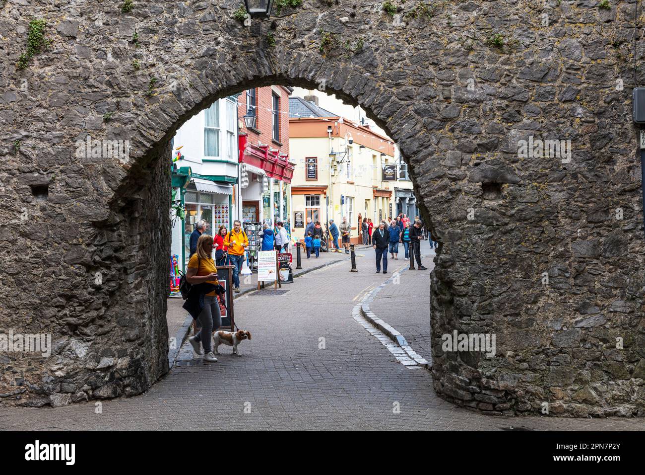 Les murs de la ville de Tenby sont des structures défensives médiévales classées de catégorie I autour de la ville de Tenby dans Pembrokeshire. Ville fortifiée, murs de ville, Banque D'Images