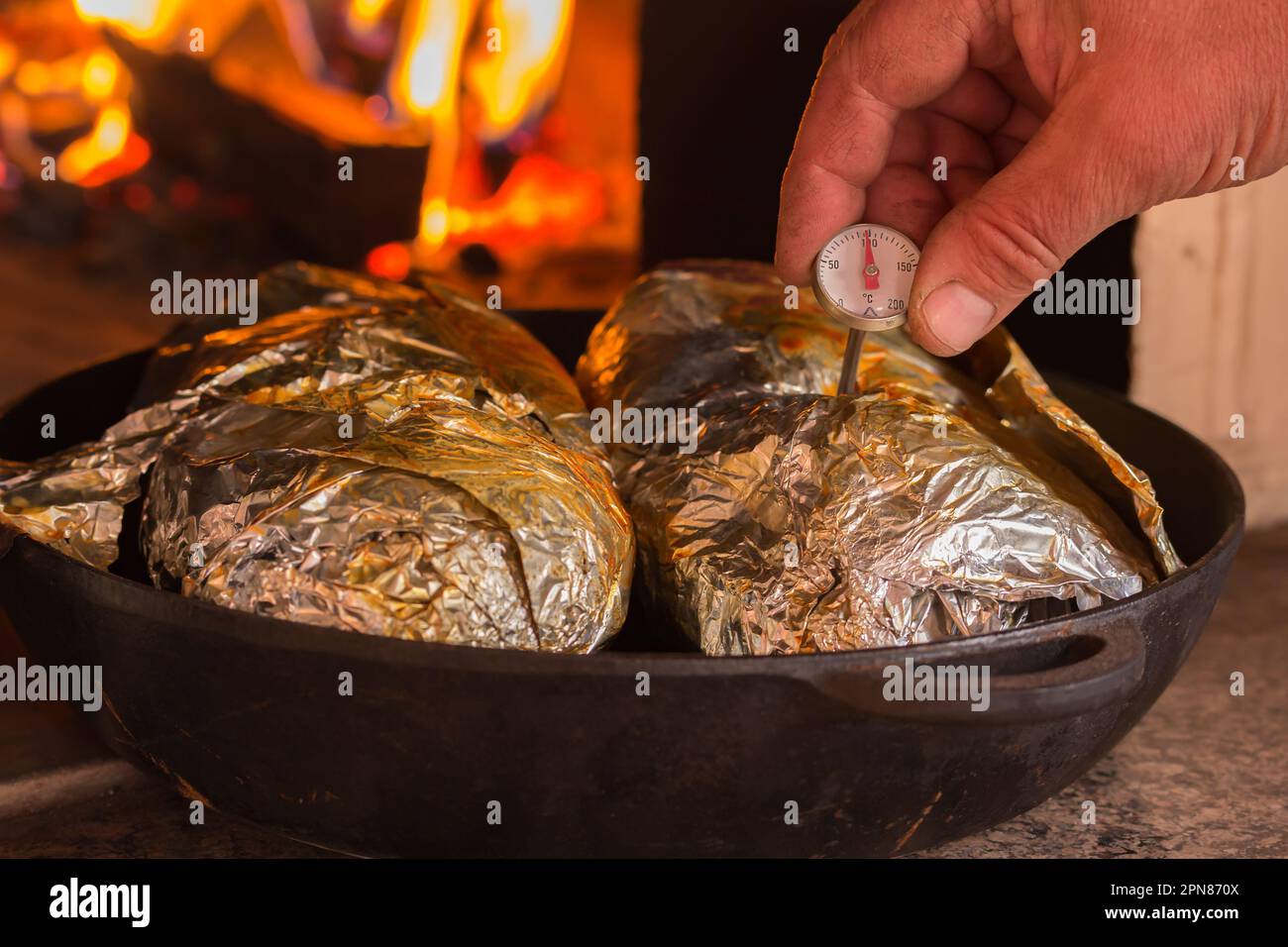 Le processus de cuisson de la viande. Accueil cuisine Recettes Banque D'Images