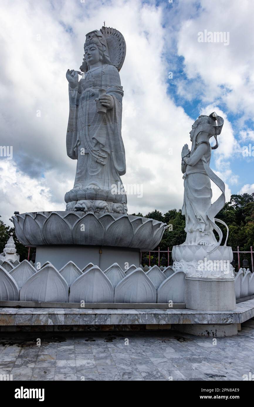 Parc municipal de Hat Yai sud de la Thaïlande Songkhai, sculptures debout Bouddha complexe Banque D'Images