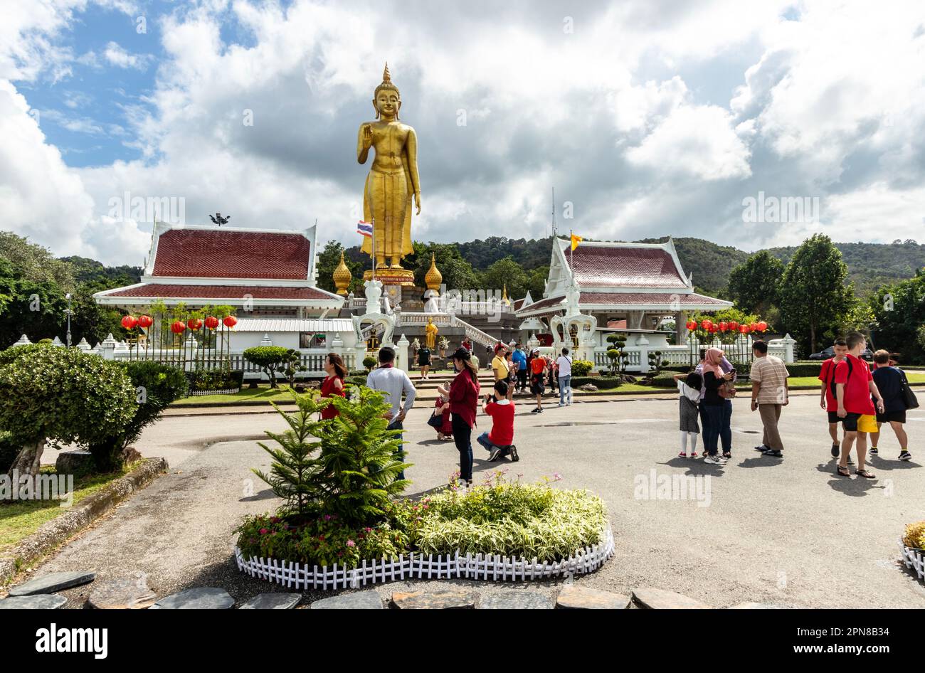 Parc municipal de Hat Yai, sud de la Thaïlande Songkhai, complexe de Bouddha debout Banque D'Images