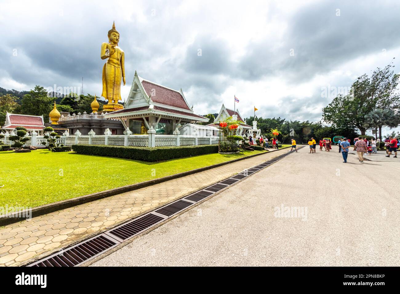 Parc municipal de Hat Yai, sud de la Thaïlande Songkhai, complexe de Bouddha debout Banque D'Images