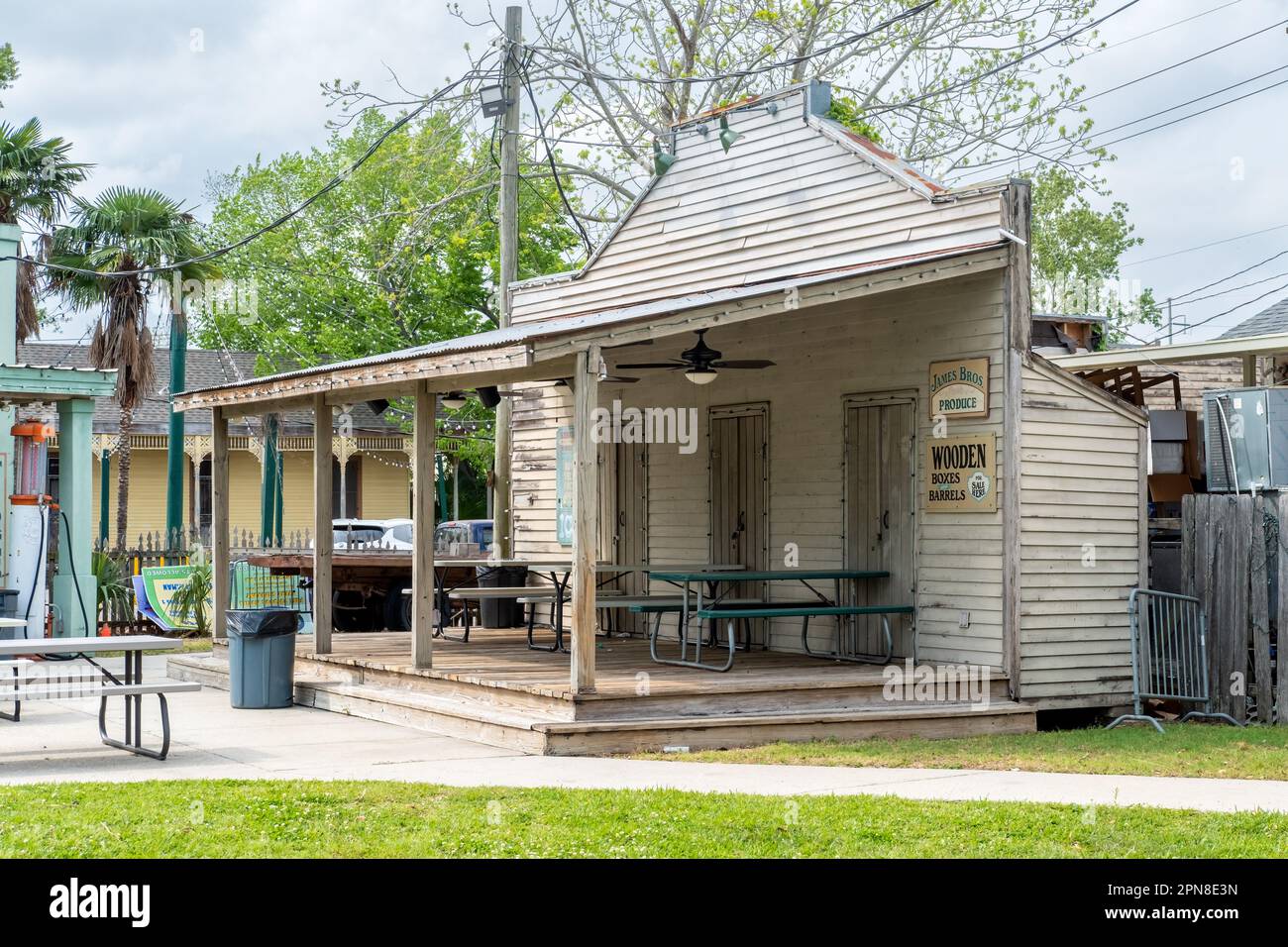 KENNER, LA, États-Unis - 31 MARS 2023 : façade d'un magasin général historique à Heritage Park, une petite ville répliquée de Rivertown Banque D'Images