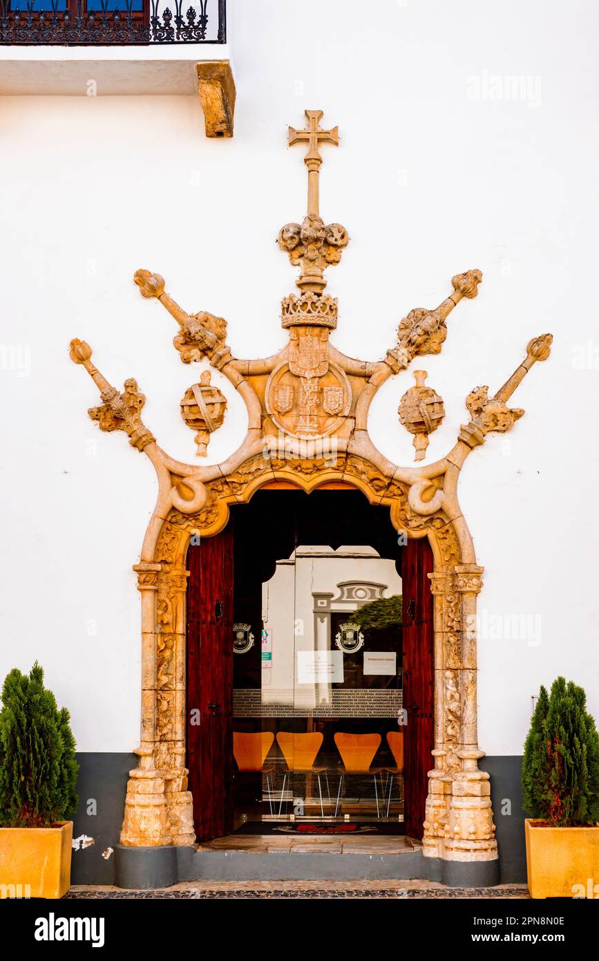 Porte principale de style Manueline. Palacio de los Duques de Cadaval, Palais municipal. Hôtel de ville d'Olivenza. Olivenza, Badajoz, Estrémadure, Espagne, Europe Banque D'Images