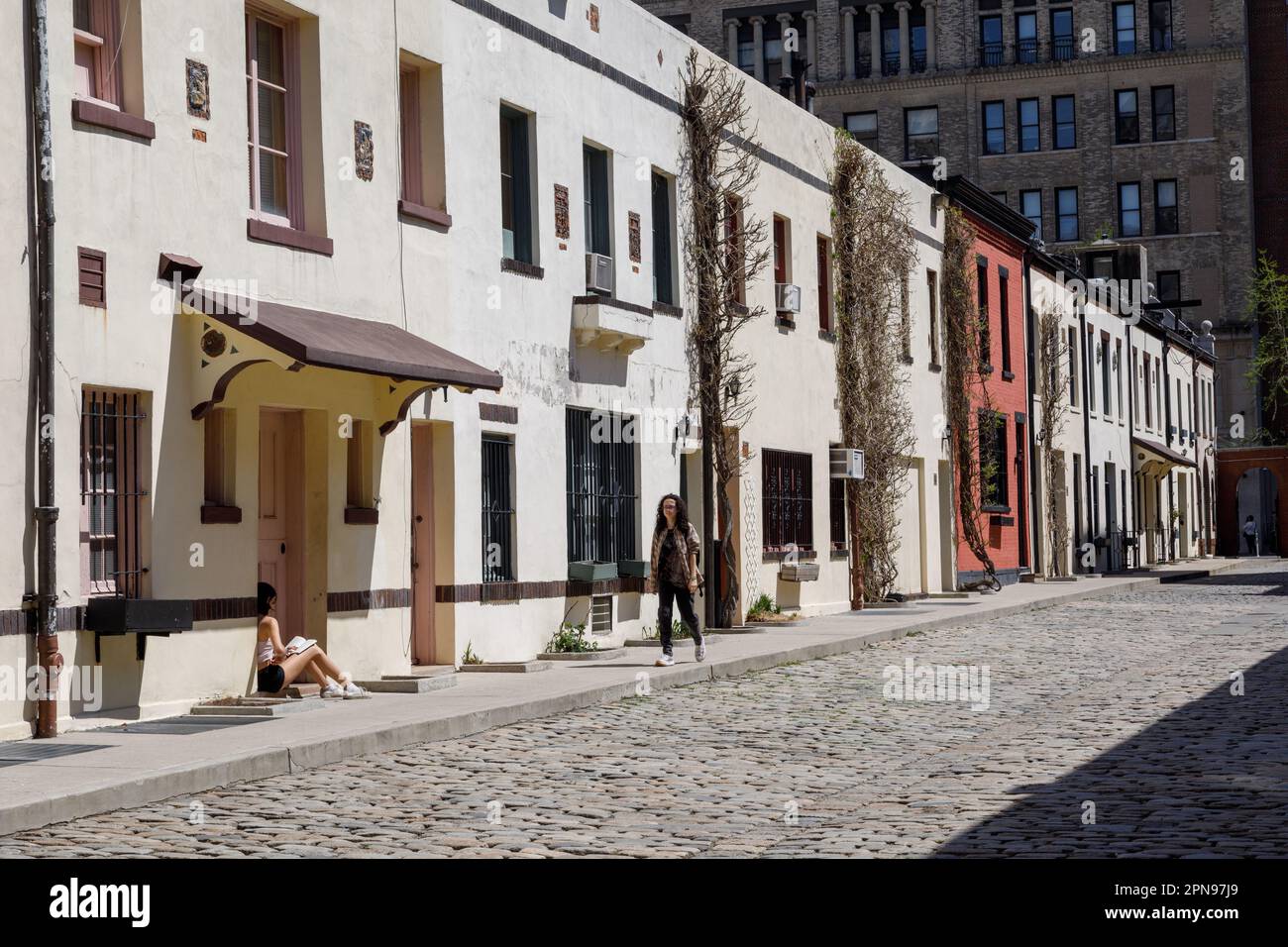 Washington Mews, rue pavée historique près de Washington Square, Greenwich Village, New York City Banque D'Images