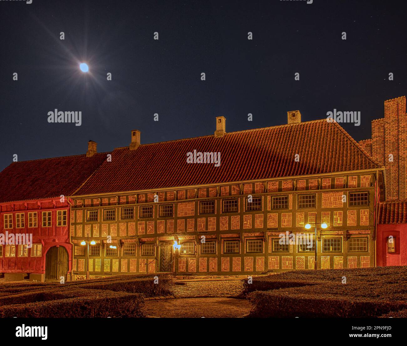 Bureau de l'église dans une ancienne maison en briques à colombages, Kaulundborg, Danemark, 4 avril 2023 Banque D'Images Bureau de l'église dans une ancienne maison en briques à colombages, Kaulundborg, Danemark, 4 avril 2023 Banque D'Images