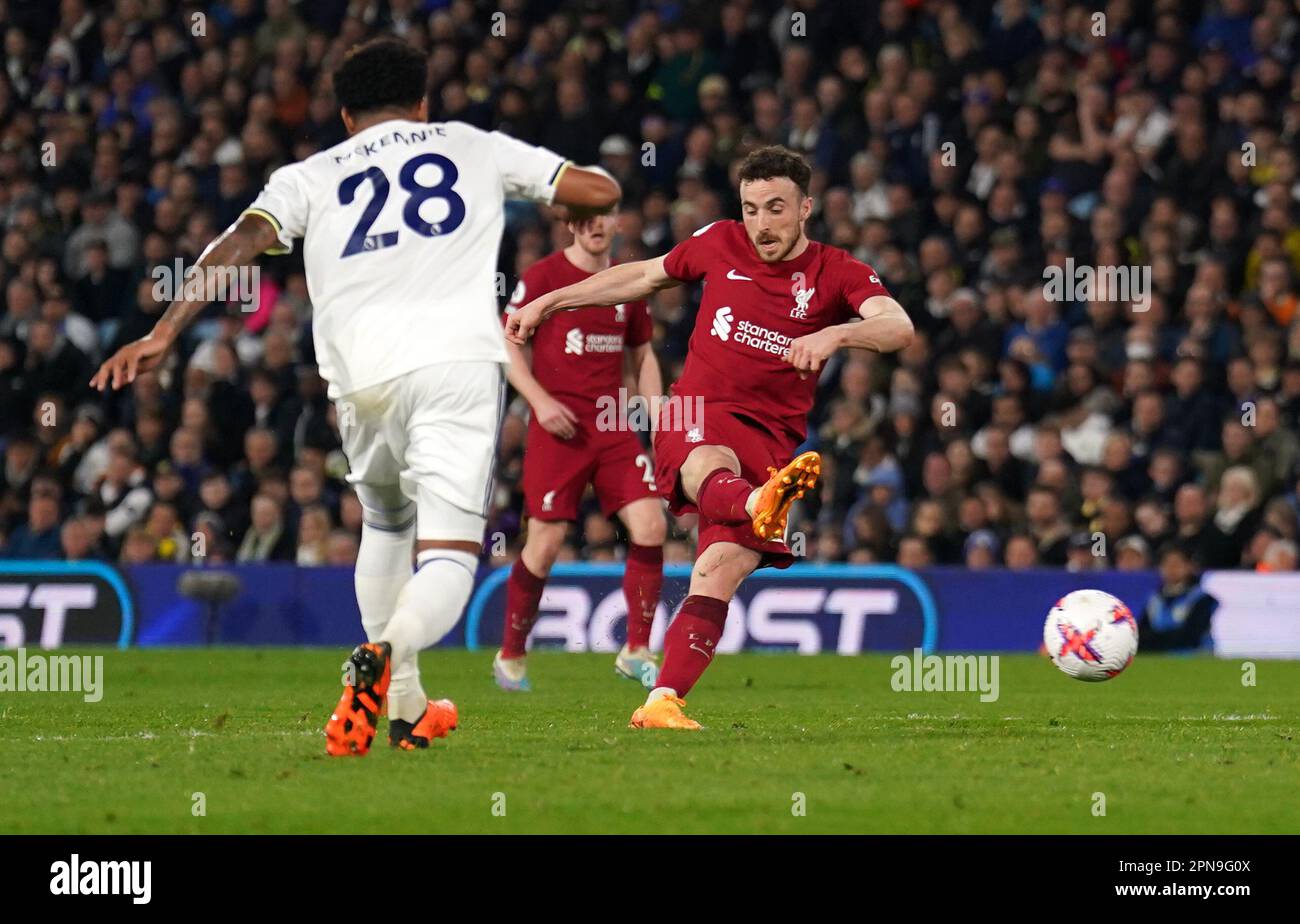 Diogo Jota de Liverpool marque le cinquième but du match de la Premier League à Elland Road, Leeds. Date de la photo: Lundi 17 avril 2023. Banque D'Images