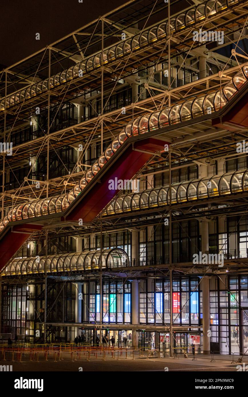 Le Centre Pompidou, Paris, France la nuit Banque D'Images