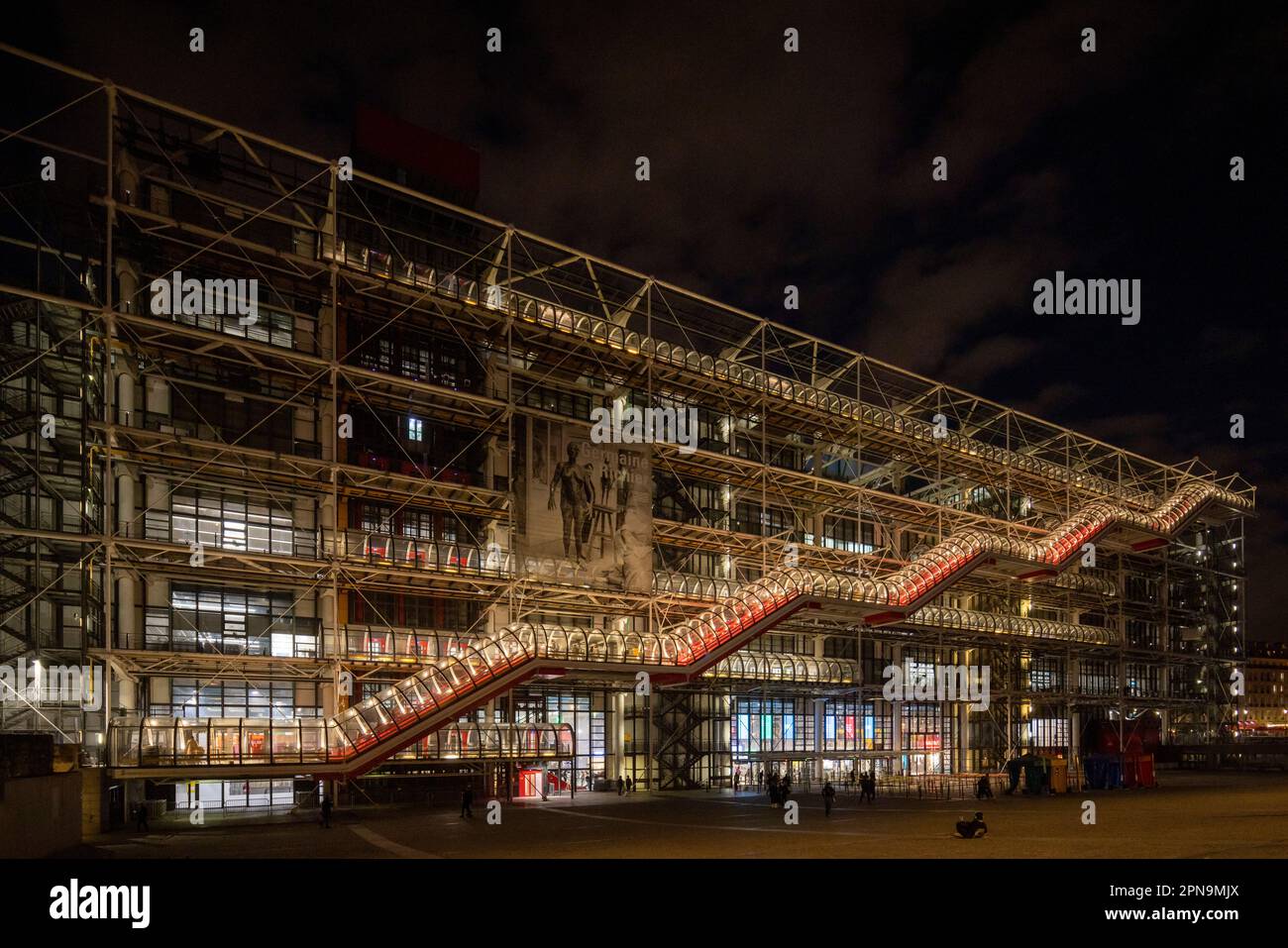 Le Centre Pompidou, Paris, France la nuit Banque D'Images