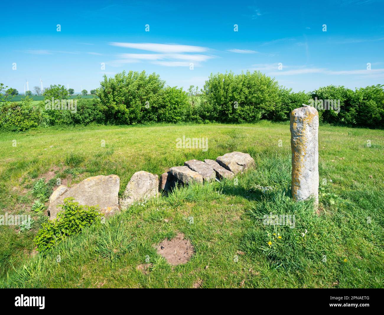 Ensemble de monuments, déesse de dolmen et tombeau mégalithique, tombeau mégalithique néolithique, Langeneichstaedt, Saxe-Anhalt, Allemagne Banque D'Images