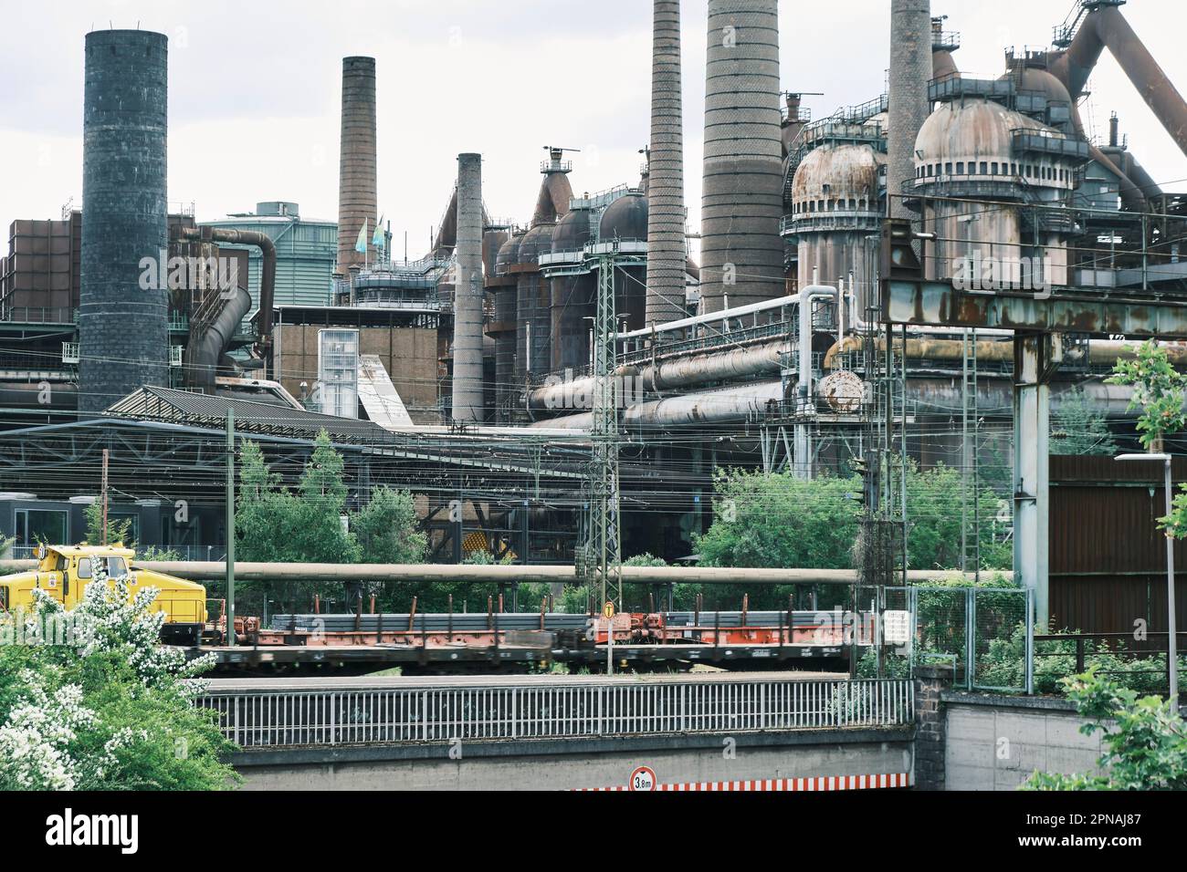 L'usine sidérurgique de Voelklingen de l'extérieur, Voelklingen, Sarre, Allemagne Banque D'Images